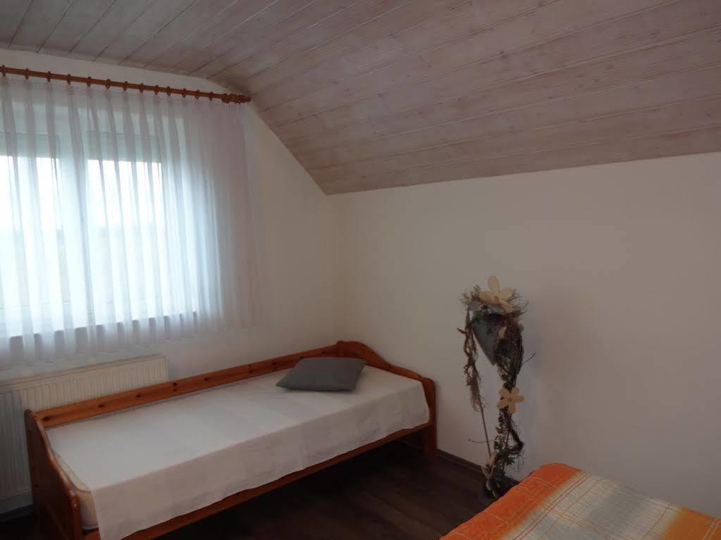 Hotel Gästehaus Glück wir haben immer Eintrittskarten für den Europa-Park für Sie! Rust Exterior foto